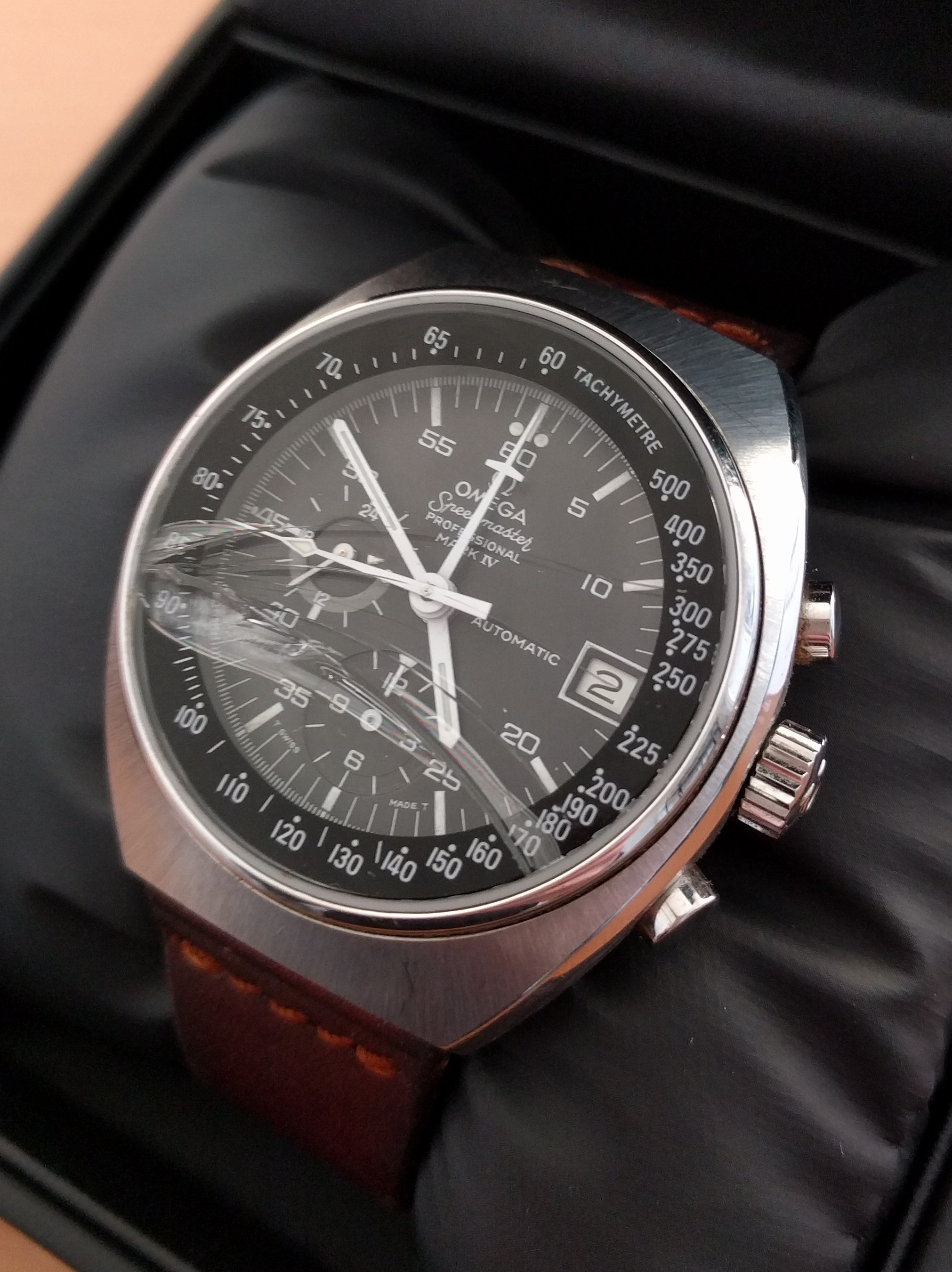 Photo du verre cassé sur une Omega Speedmaster mark IV