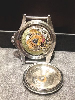 Photo d'un mouvement de montre Rolex rouillé